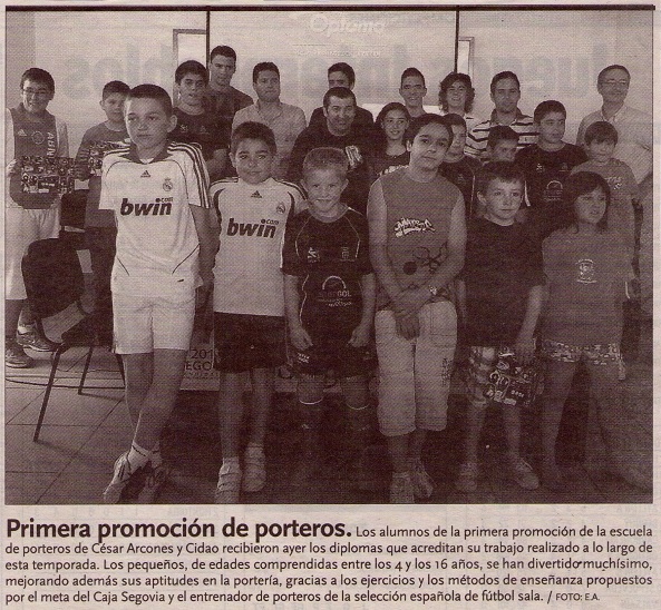 Javier Arranz en la foto posterior a la entrega de diplomas de la escuela de porteros de César Arcones y Cidao