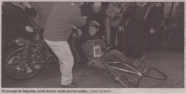 El concejal de Deportes, Javier Arranz, acabó por los suelos