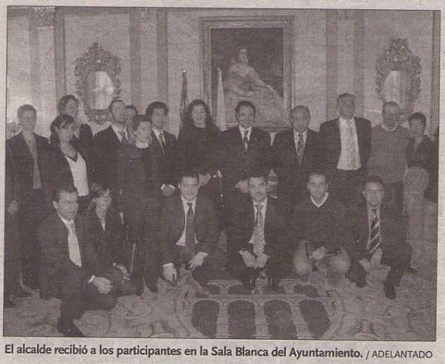 Pedro Arahuetes y Javier Arranz recibieron en el Ayuntamiento a los participantes 