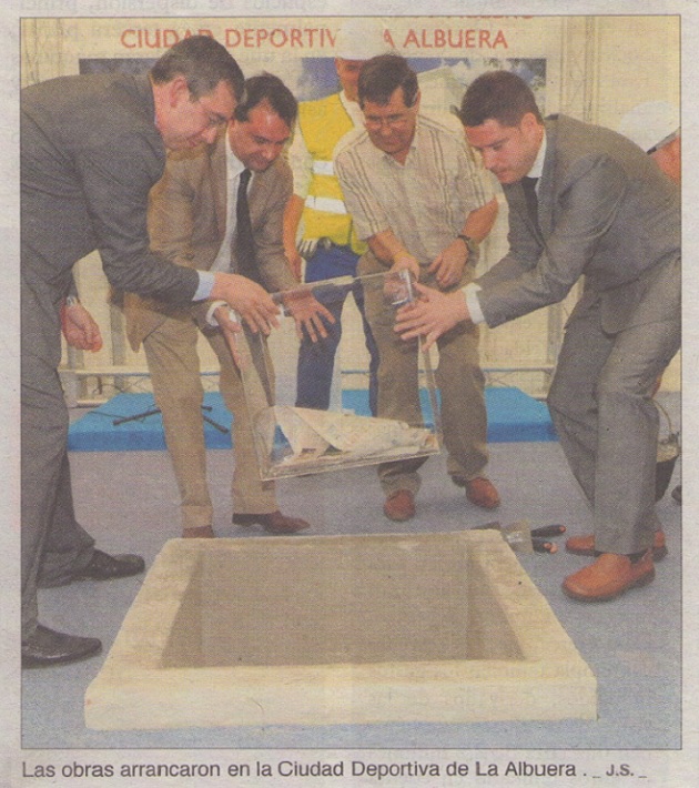 Javier Arranz en la colocación de la primera piedra del complejo deportivo Carlos Melero en la Ciudad Deportiva La Albuera