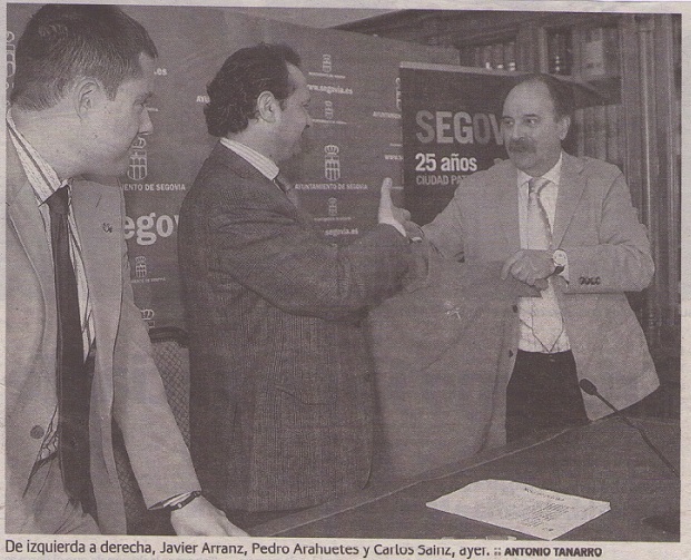 De izqda. a dcha., Javier Arranz, Pedro Arahuetes y Carlos Sainz en la presentación del circuito urbano Tribasket Castilla y León