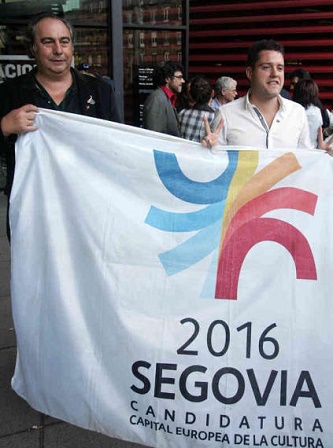 Javier Arranz con la bandera de Segovia 2016