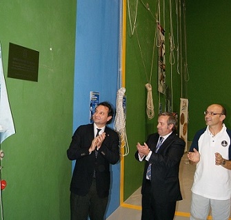 En la inauguración, Pedro Arahuetes descubrió una placa conmemorativa