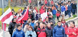 Cerca de medio millar de personas participaron en la caminata en favor del Caja Segovia